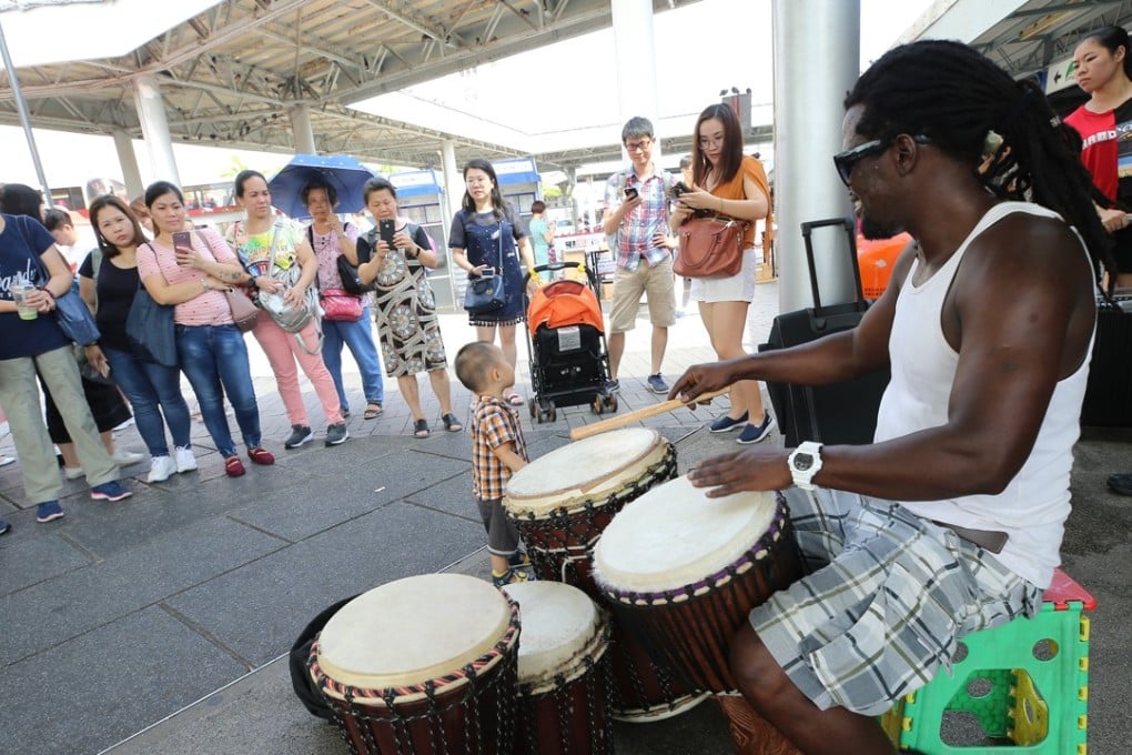A street performer plays the drums at the Tsim Sha Tsui Promenade on Sunday afternoon. Photo: Dickson Lee