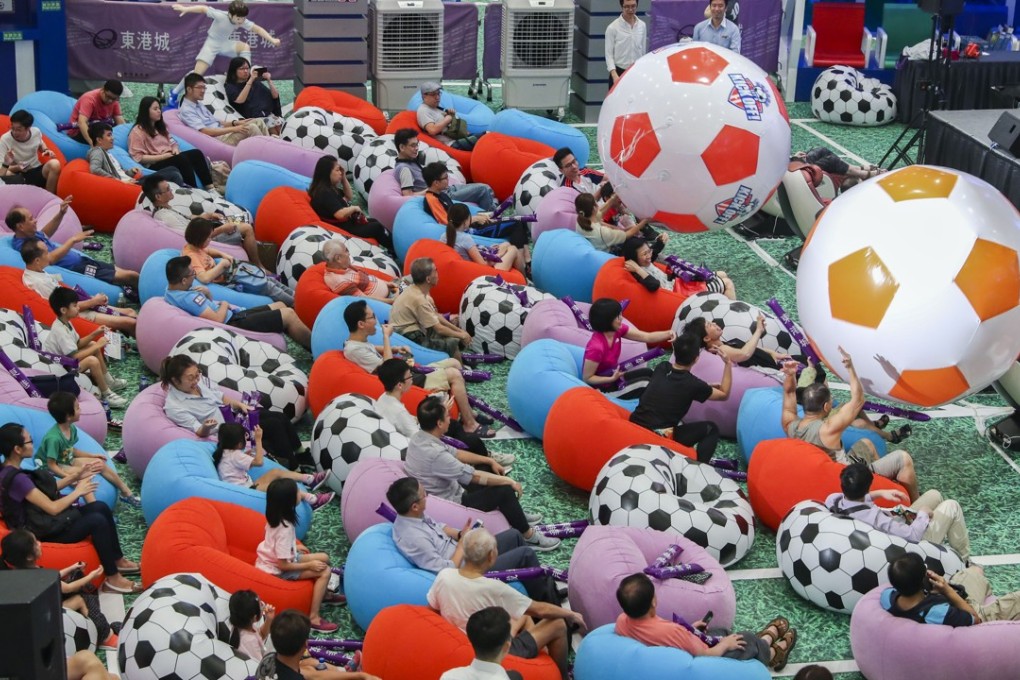 Hong Kong soccer fans follow hot ticket events like the World Cup, like this match broadcast at a Tseung Kwan O mall on June 14, but may be less familiar with local soccer players. Photo: K.Y. Cheng