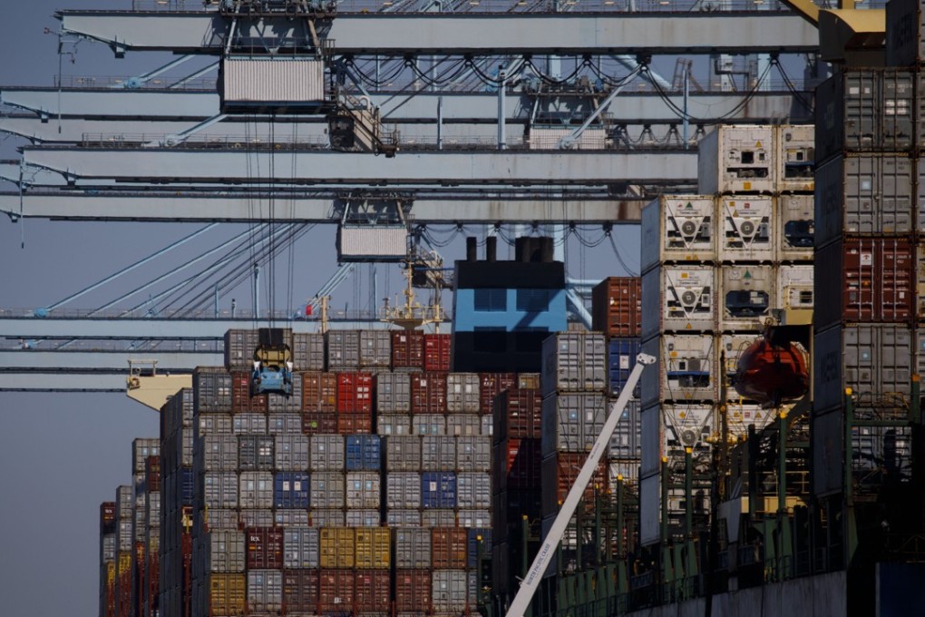 Gantry cranes stand over container ships at the Port of Los Angeles in California on Wednesday, March 28, 2018. Photo: Patrick T. Fallon/Bloomberg