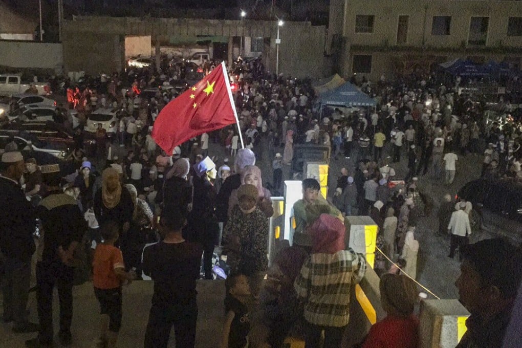 Thousands of people continued to protest on Friday at the Weizhou Grand Mosque in Ningxia after failing to reach a compromise with the local government. Photo: Handout