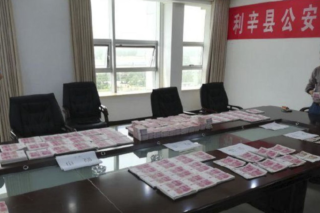 Police found US$365 million in counterfeit banknotes at the home in Lixin, Anhui province. Photo: cqcb.com