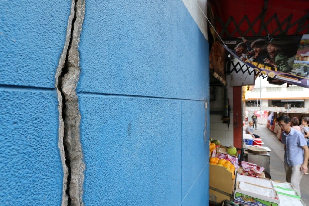 A crack in the wall of a building on Kiang Su Street in To Kwa Wan on August 9. Photo: Dickson Lee