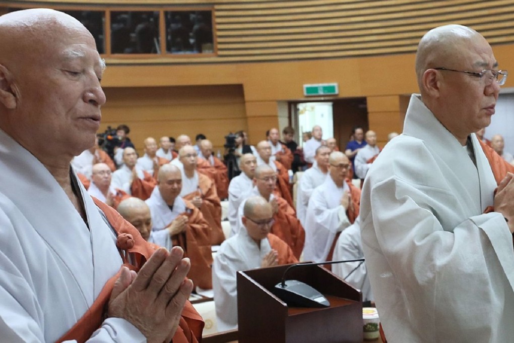 Rank-and-file members have been calling for Seoljeong (left) to resign as the executive head of the Jogye Order. Photo: AFP