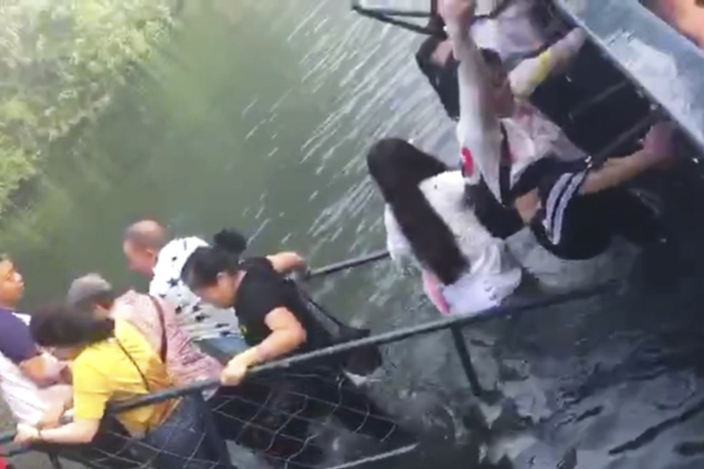 The welding joint on the bridge is thought to have given way. Photo: wemedia.ifeng.com