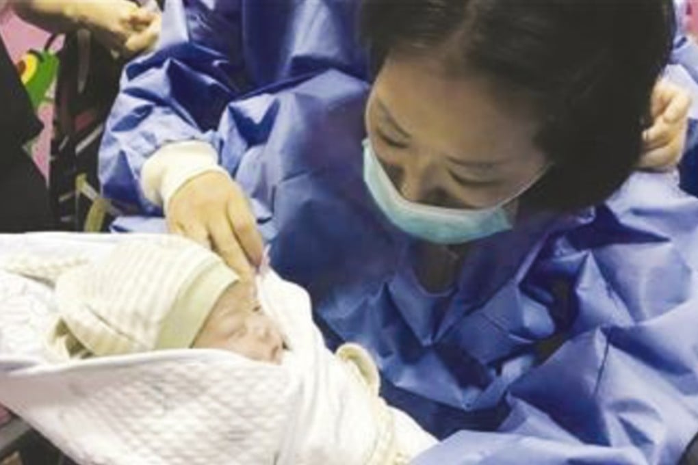 Wu Meng’s son was delivered by caesarean section in mid-June, and she then had a lung transplant and heart surgery. She returned home last week. Photo: changanhome.com