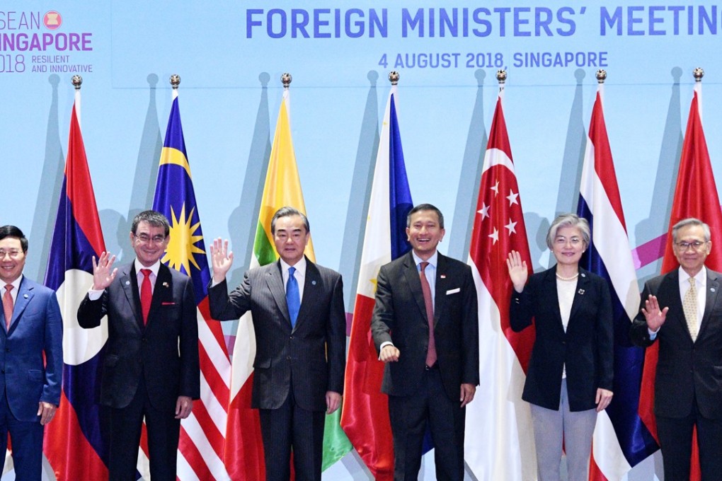 China’s Wang Yi (third from left) and other foreign ministers pose for a group photo during an Asean meeting on August 4 in Singapore. Photo: Xinhua