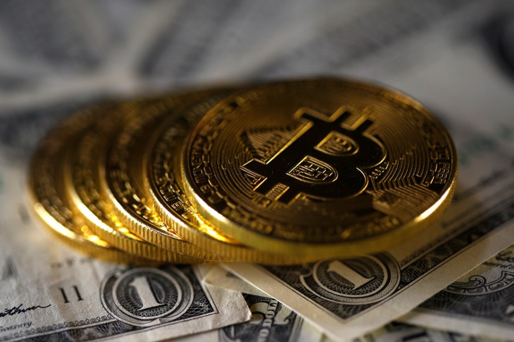 Bitcoin (virtual currency) coins placed on Dollar banknotes are seen in this illustration picture, November 6, 2017. REUTERS/Dado Ruvic/Illustration