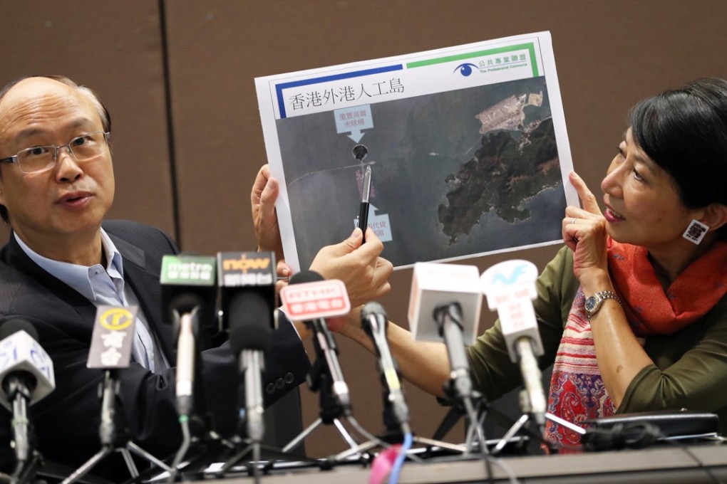Albert Lai, policy committee convenor of Professional Commons and lawmaker Claudia Mo present an illustration of the plan. Photo: Edward Wong