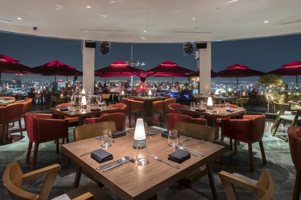 The 230-seat Cé La Vi restaurant is a perfect spot for a fun, high-floor evening out with friends in Singapore.