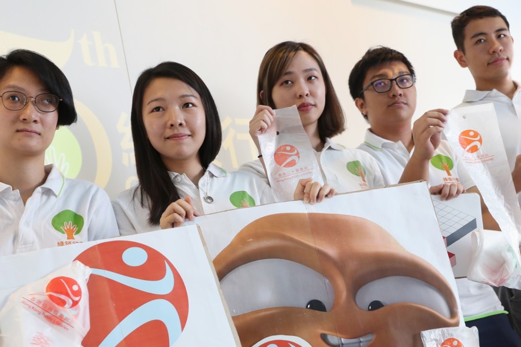 Greeners Action staff including Yip Chui-man (left) and Lo Tsz-kiu (second left) urging Hong Kong officials to cut down plastic bag waste. Photo: K. Y. Cheng