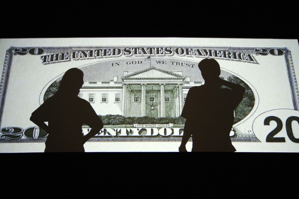 Getting dollars to invest overseas for wealthy Chinese is difficult, given the country’s capital controls, but other investment strategies are available, including fund-of-funds, according to one wealth management company. Photo: Bloomberg