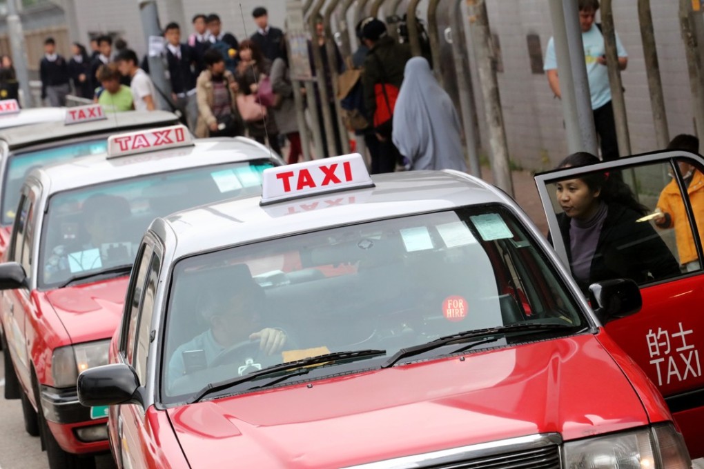 A taxi stand in Kowloon Tong. A rating device in each vehicle would allow passengers to evaluate drivers and help boost service standards. Photo: Felix Wong