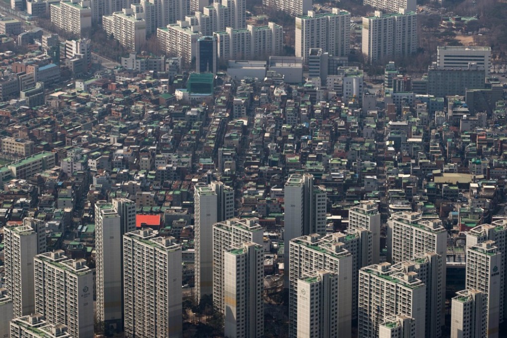 According to the latest data by the Korea Appraisal Board, prices of Seoul flats rose 0.37 per cent from the previous week, marking the steepest jump in 30 weeks. Photo: Bloomberg