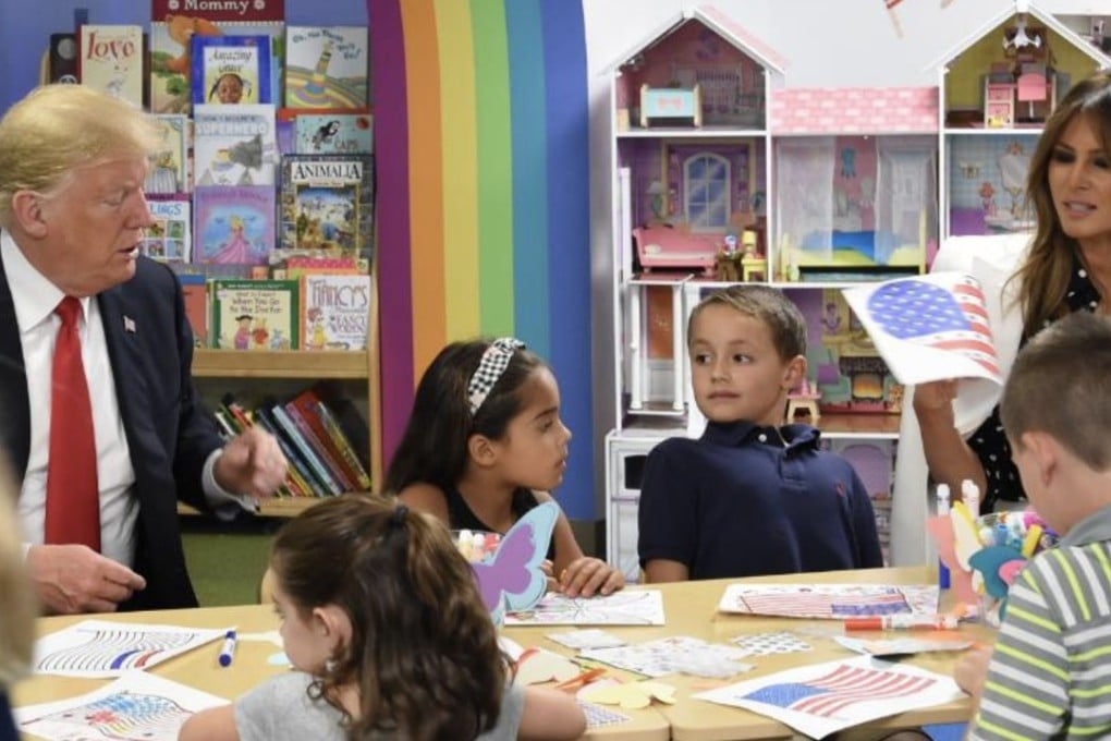 US President Donald Trump appears to have coloured in the US flag wrong on a visit to an Ohio hospital yesterday. Photo: Twitter/Alex Azar