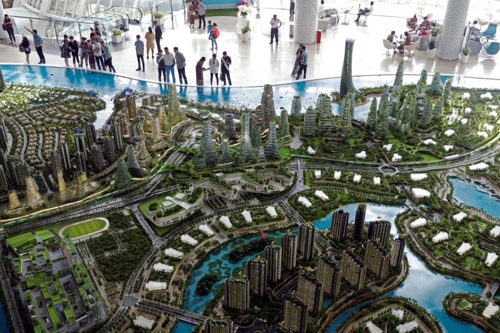 Prospective buyers look at a model of the development at the Country Gardens' Forest City showroom in Johor Bahru, Malaysia on February 21, 2017. Photo: Reuters