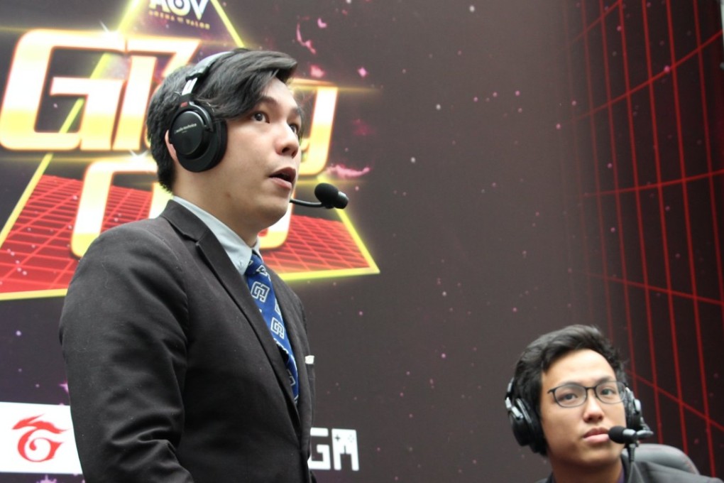 Aaron Chan (left) as an analyst for Arena of Valor. Photo: Berlinda Lau