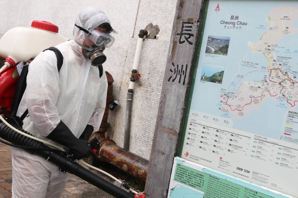 A staff member from the Food and Environmental Hygiene Department carries out anti-mosquito prevention measures in Cheung Chau. Photo: Edward Wong