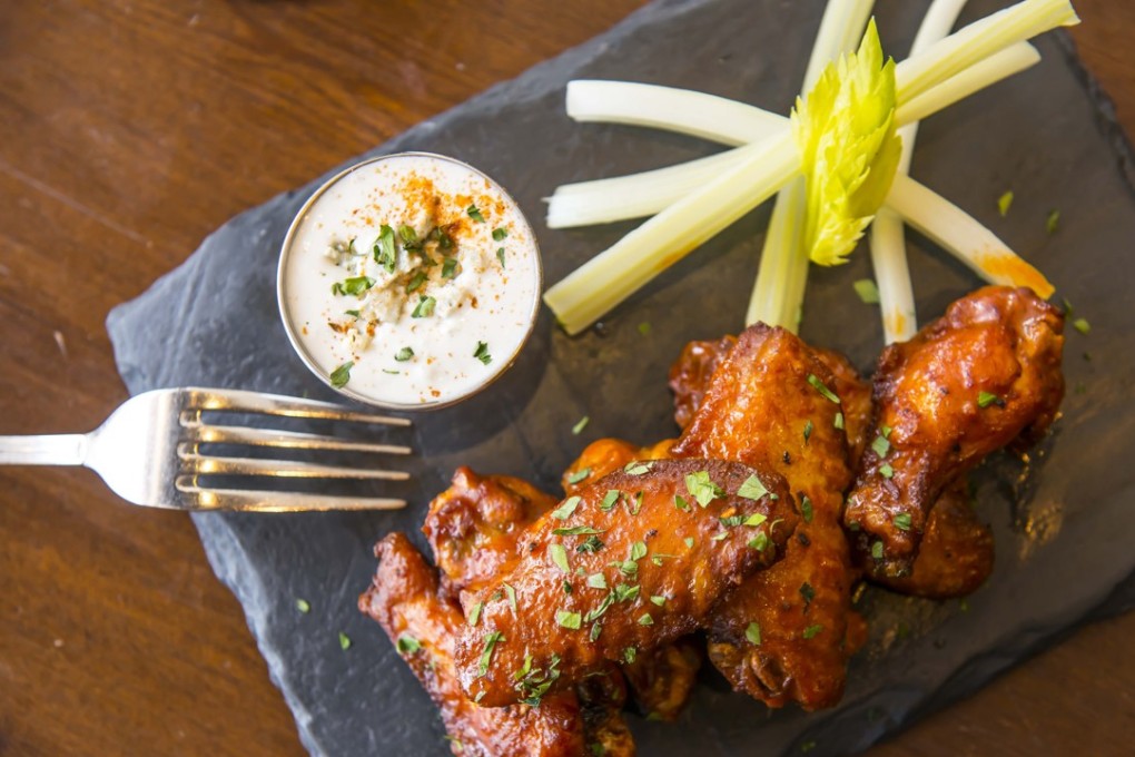 As well as traditional Irish fare, McSorley’s also offers contemporary dishes such as sizzling appetiser buffalo chicken wings.