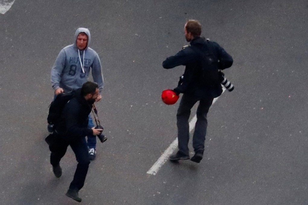 A participant in a protest by Germany's anti-immigration party Alternative for Germany (AfD) attacks journalists in Chemnitz, Germany, on September 1. Photo: Reuters