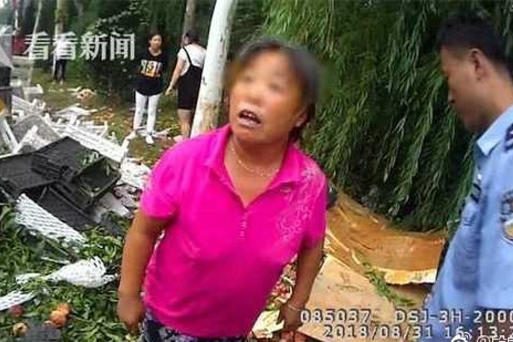 Police in east China had to disperse a crowd of looters that gathered after a truck carrying five tonnes of peaches shed its load in a collision with another vehicle. Photo: Handout