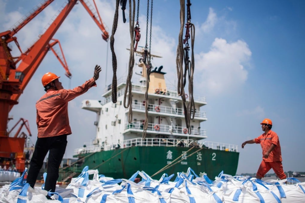 Workers unload bags of chemicals at a port in eastern Jiangsu province. Trade talks between China and the US have stalled in recent weeks. Photo: AFP