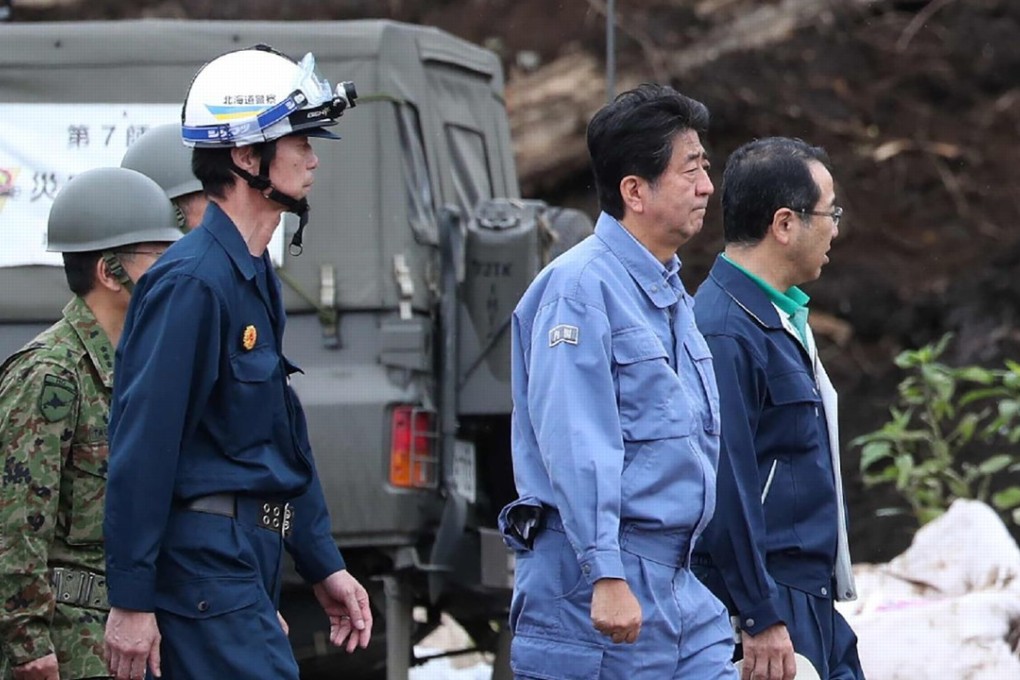 Japanese Prime Minister Shinzo Abe (second from right) visits the devastated town of Astuma on September 9, 2018. Photo: AFP