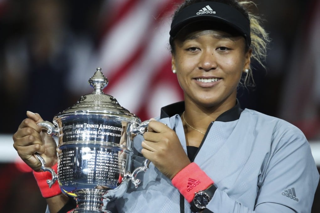 Naomi Osaka holding up the trophy during the awards ceremony after winning the 2018 US Open tennis tournament. Photo: Xinhua