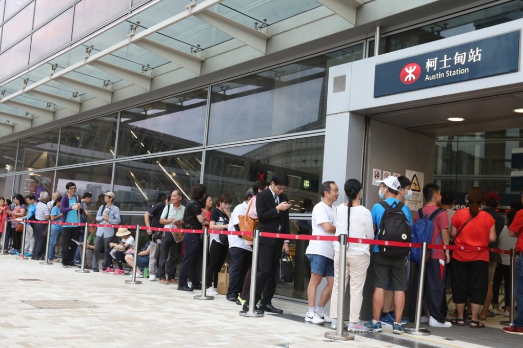 Some members of the public had been in line since Saturday morning. Photo: Nora Tam