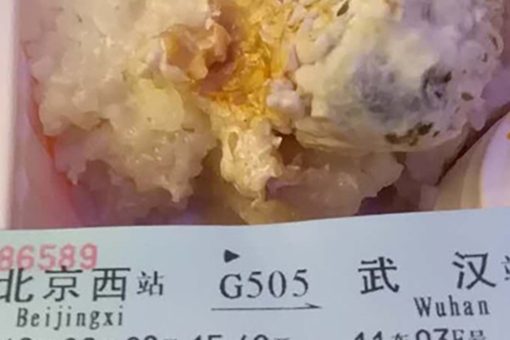 The passengers were served the meal on a train between Beijing and Wuhan. Photo: cnhubei.com