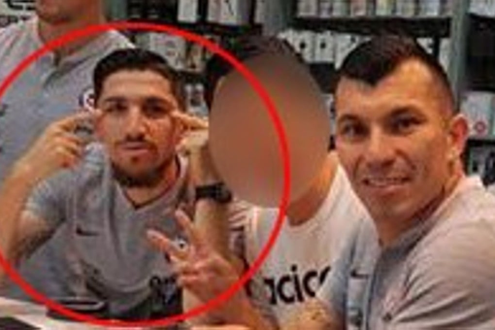 Diego Valdes (circled) pictured doing a derogatory gesture with a South Korean fan. Photo: Twitter/Fare