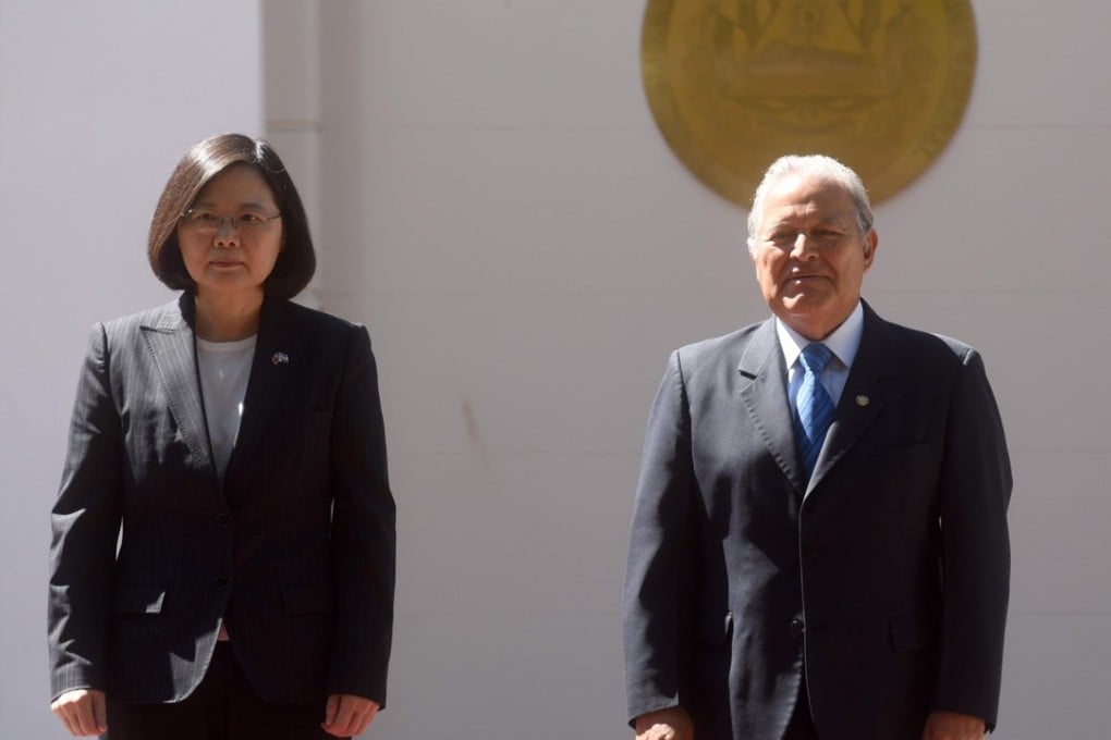 In this file picture taken on January 13, 2017 Taiwan's President Tsai Ing-wen (L) is welcomed by Salvadoran President Salvador Sanchez Ceren with a ceremony at the presidential house in San Salvador. Photo: Agence France-Presse