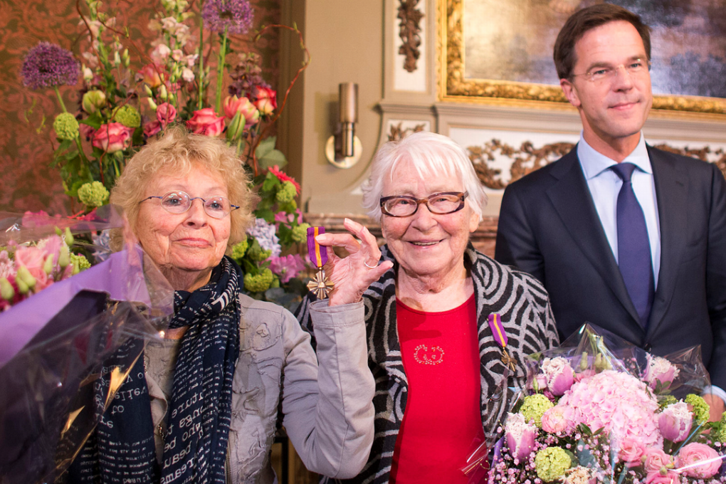 Freddie Dekker-Oversteegen (left), and sister Truus Menger-Oversteegen, are awarded the Mobilisation War Cross medal by Dutch Prime Minister Mark Rutte, a rare honour for civilians. Photo: Dutch Ministry of Defence