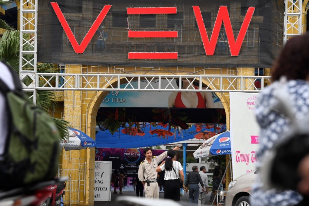 A private security guard posted at entrance to West Lake Water Park in Hanoi, where party-goers died from drug use during an electronic dance music festival inside the park on September 16, 2018. Photo: AFP