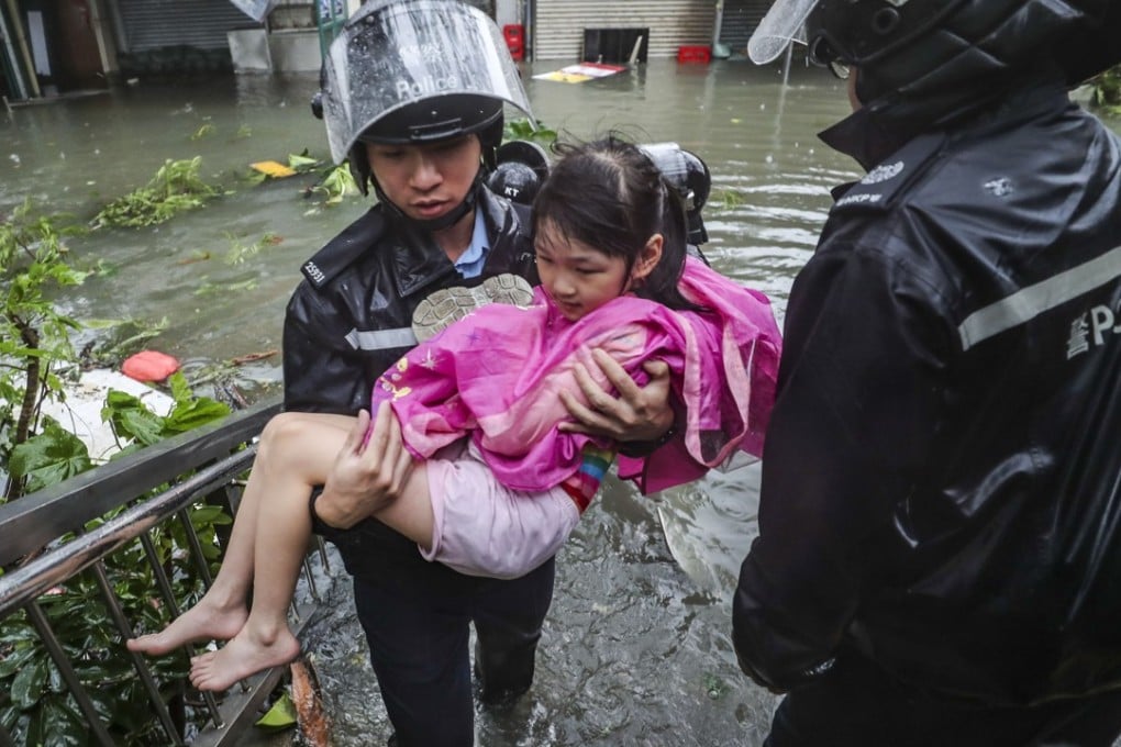 Hong Kong Police help residents of Lei Yue Mun to safety on September 16, as the No 10 signal Typhoon Mangkhut caused floods in the low-lying area. Photo: Winson Wong