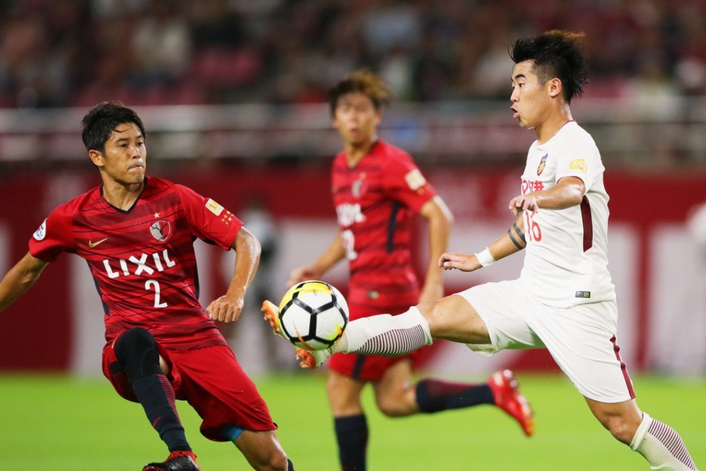 Atsuto Uchida (left) of Kashima in action against Zheng Dalun of Tianjin Quanjian during the AFC Champions League quarter final first leg. Photo: EPA