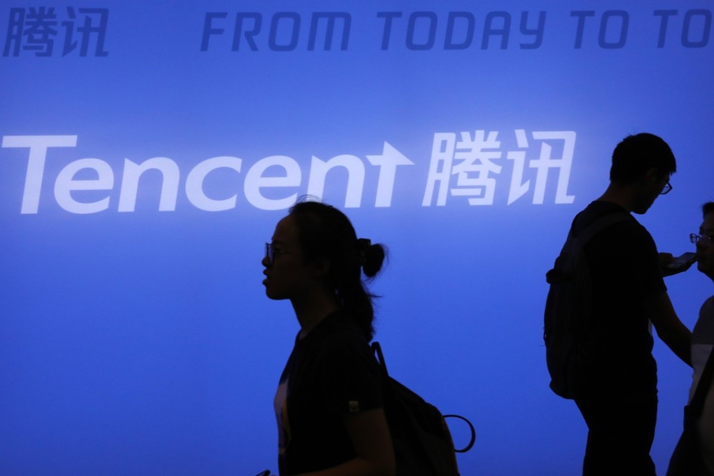Visitors walk past the exhibition booth of Tencent. The 2018 Smart China Expo, in theme of Smart Technology: Empowering economy, enriching life, opened at the Chongqing International Expo Centre in China’s Chongqing city on Friday Aug. 24, 2018. 24AUG18. Photo: Simon Song