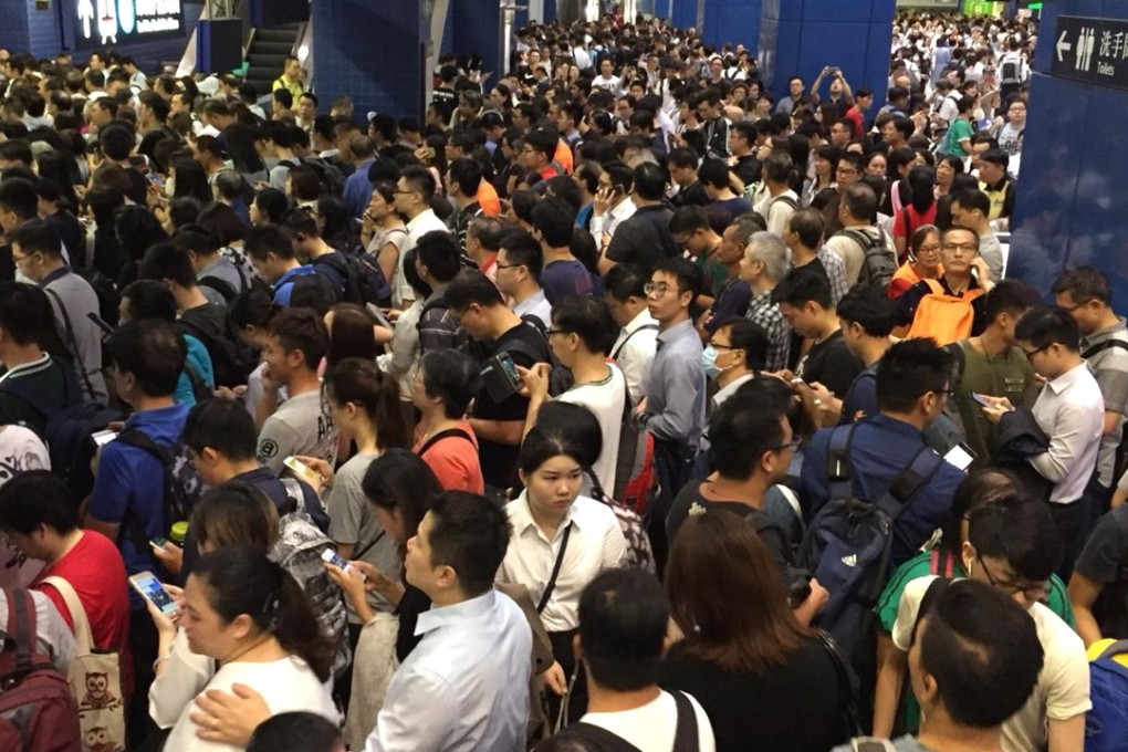 Chaos in Tai Wai MTR station as commuters find their way to work. Photo: Cheng Kim Fung