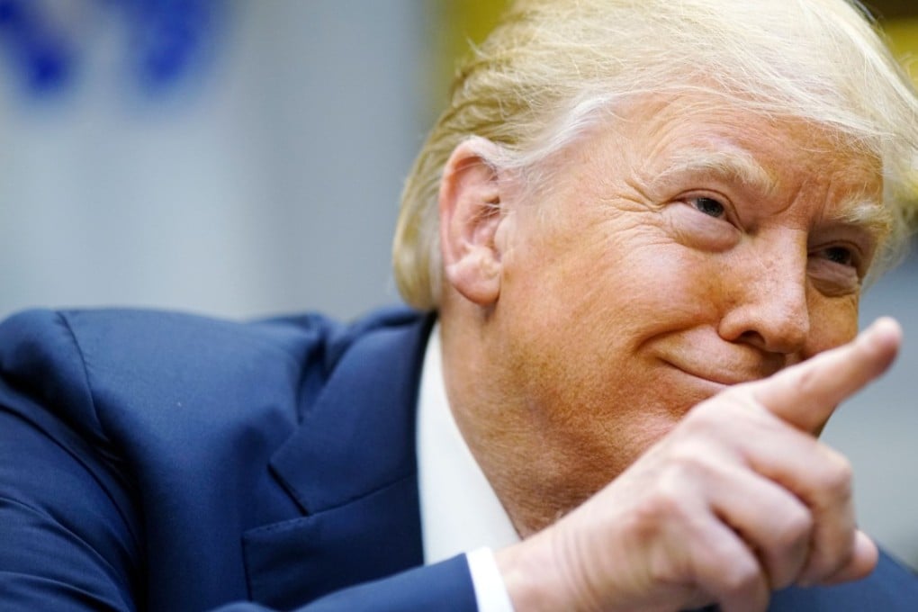 What was in the folder that US President Donald Trump accepted from a photographer for The Epoch Times? Photo: AFP