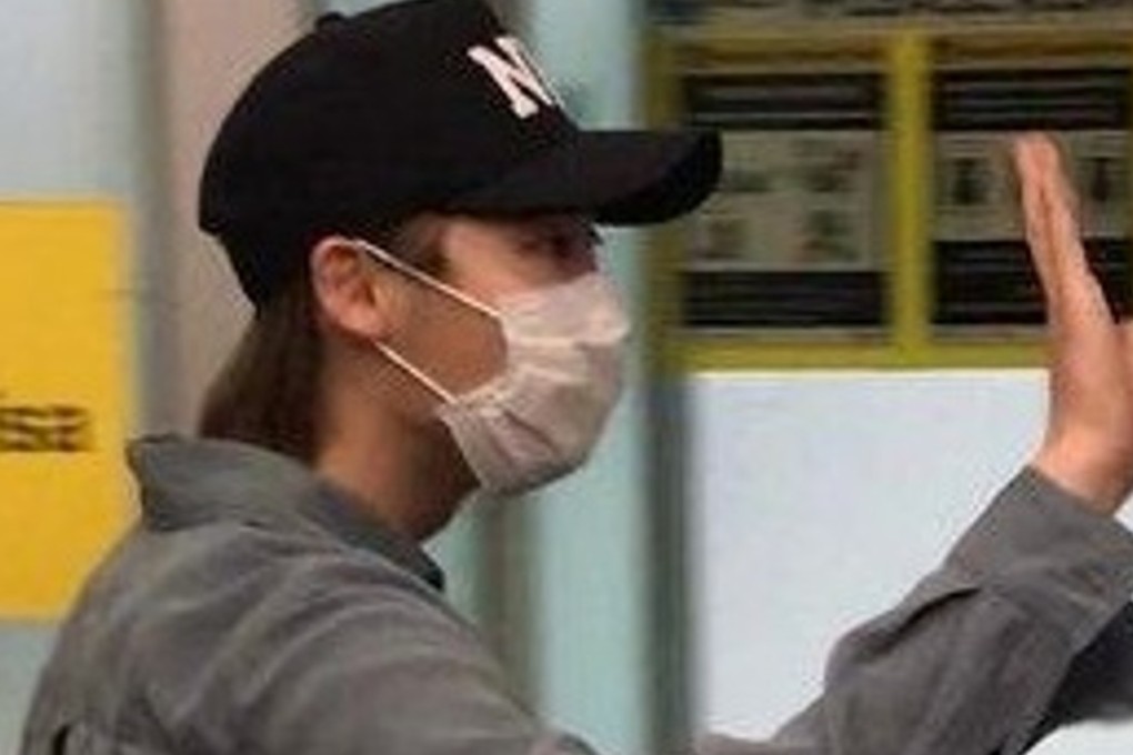 South Korean actor Lee Jong-suk (in face mask) makes his way through Bangkok’s Suvarnabhumi Airport last Friday, in a scene from an Instagram video posted by a fan in the airport’s restricted area. Photo: Instagram