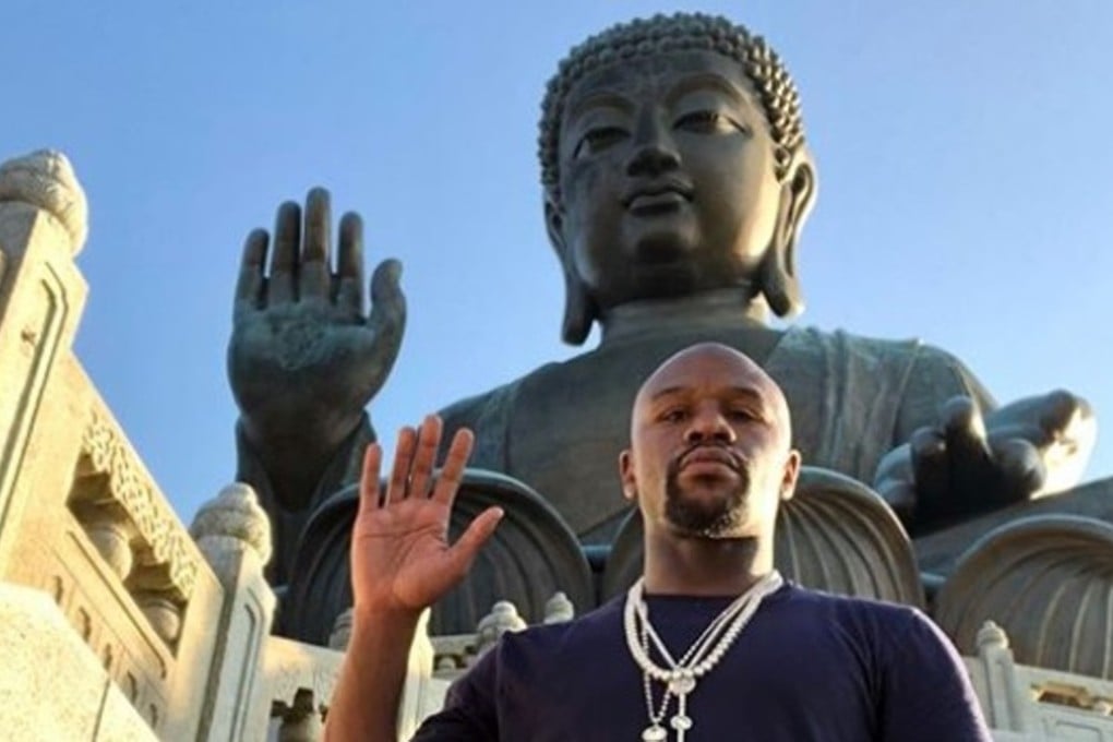 Floyd Mayweather poses in front of the Big Buddha at Ngong Ping. Photo: Instagram/@floydmayweather