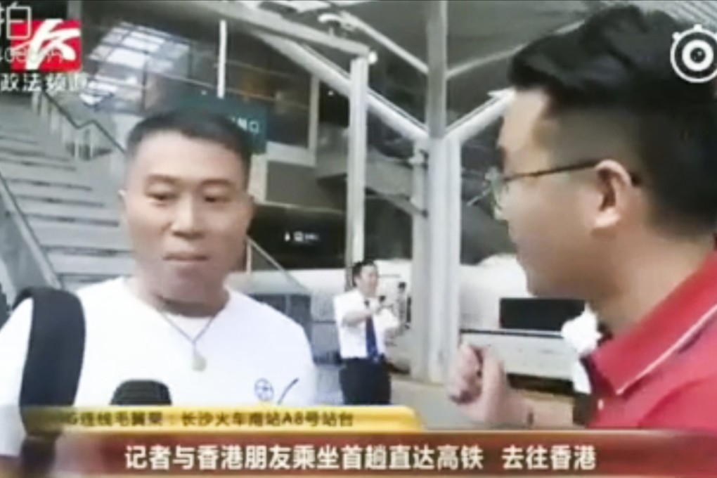 Lin Zutao (left) missed his train after taking part in a television interview about the new high-speed service. Photo: Sina.com.cn