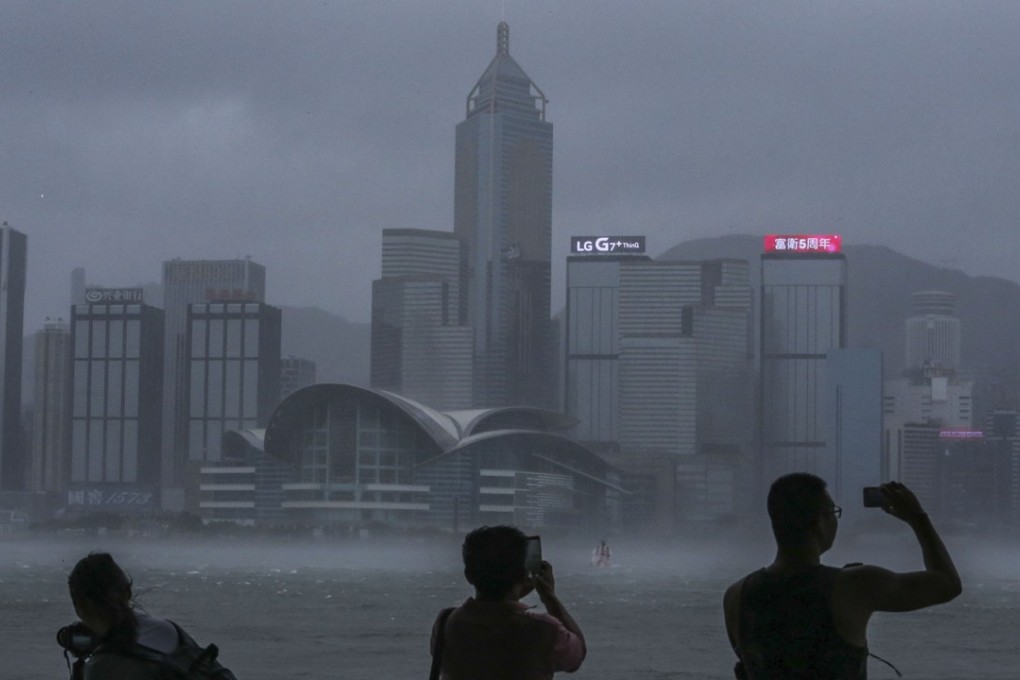Strong winds and waves hit Victoria Harbour as seen from Tsim Sha Tsui, as Typhoon Mangkhut bears down on Hong Kong on September 16. Photo: Felix Wong