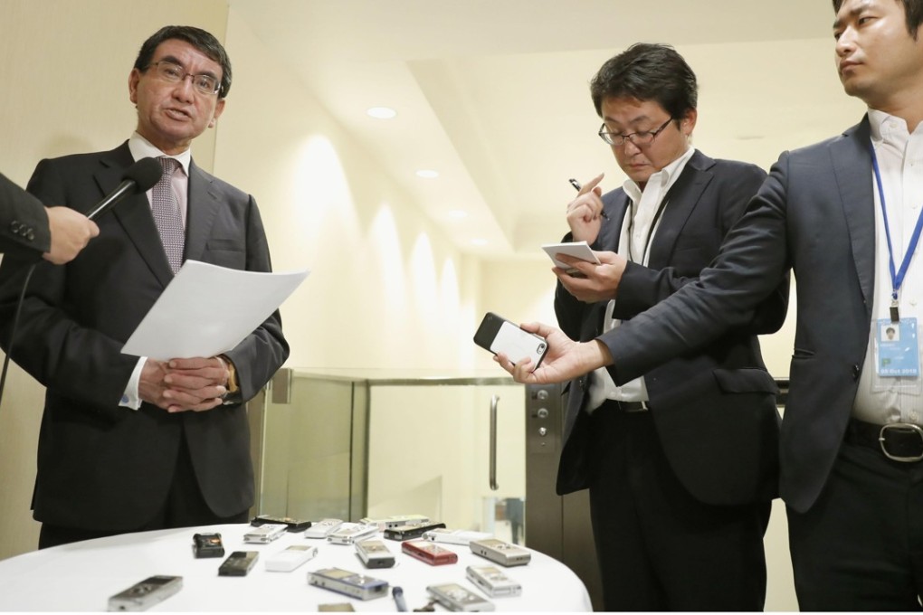Japanese Foreign Minister Taro Kono (left) speaking to reporters in New York. Photo: Kyodo