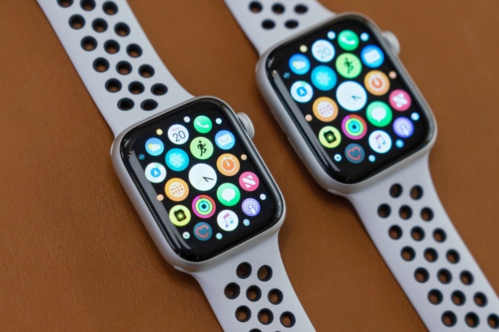 The new Apple Watch Series 4: the 40mm model (left) and the 44mm model. The larger screen allows for more text and icons to be displayed. Photo: Bloomberg
