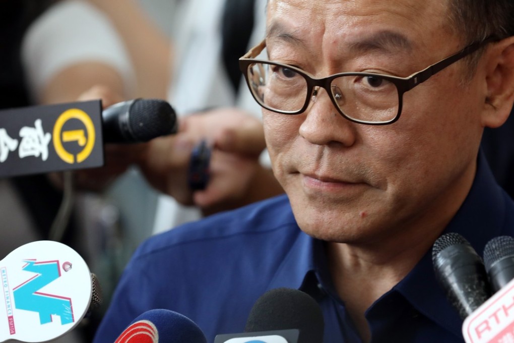 Former lawmaker Frederick Fung Kin-kee files an application for the Kowloon West Legco by-election at the Kowloon City Government Offices in Hung Hom. 02OCT18 SCMP/ Roy Issa