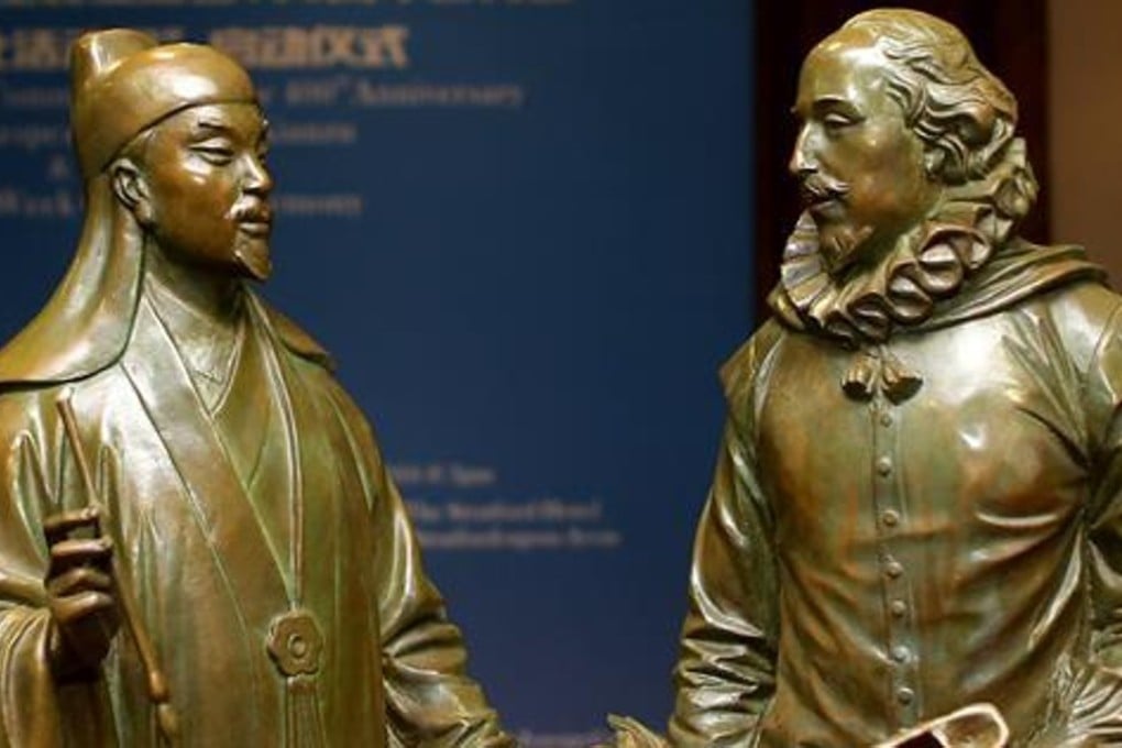 The dream of replicating the birthplace of William Shakespeare in a town in China also honouring the ‘Shakespeare of the East’ Tang Xianzu began during the 400th anniversary of their deaths, when this statue commemorating the literary giants was presented by Fuzhou City to Shakespeare Birthplace Trust Photo: Xinhua