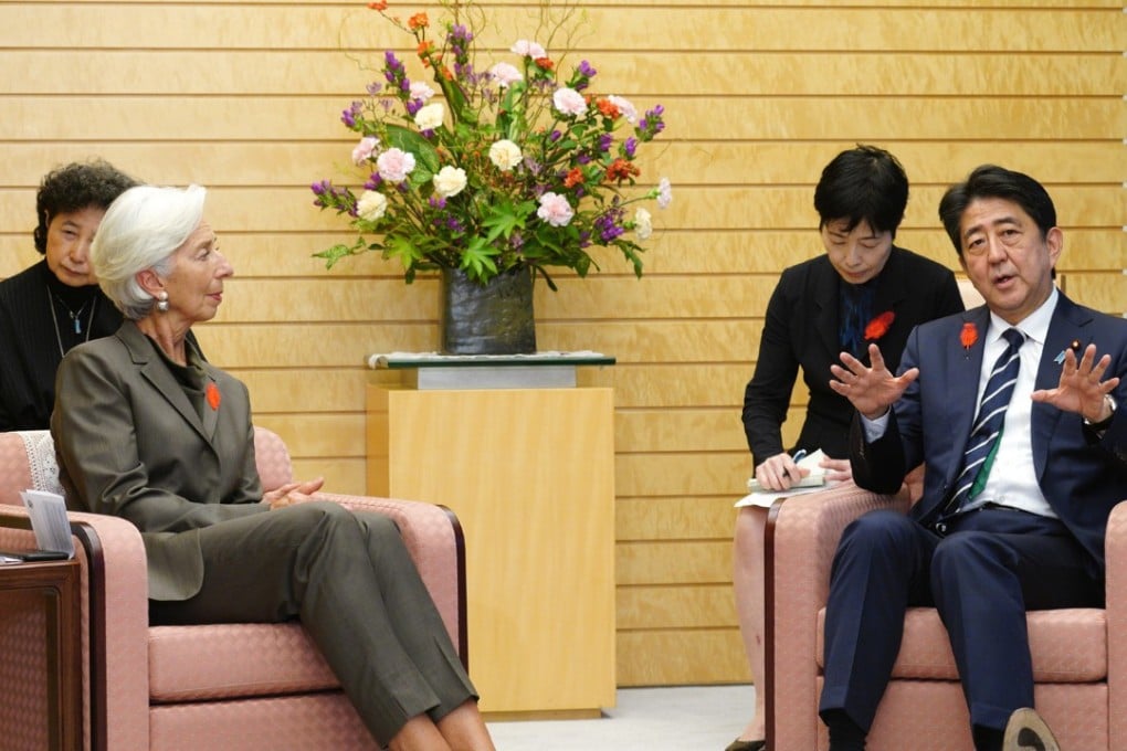 Japanese Prime Minister Shinzo Abe speaks with IMF managing director Christine Lagarde in Tokyo. Photo: EPA