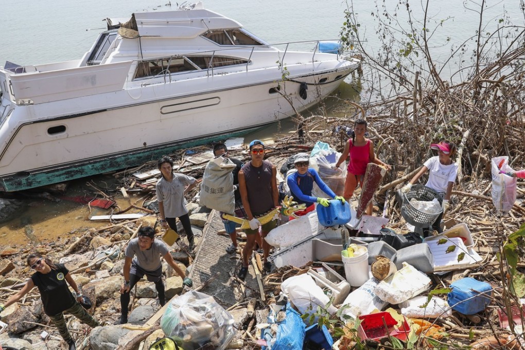 Lawrence Tai (centre) and Kitti Chan (in blue) join other volunteers cleaning up Sai Kung's Sha Ha Beach. Photo: Winson Wong