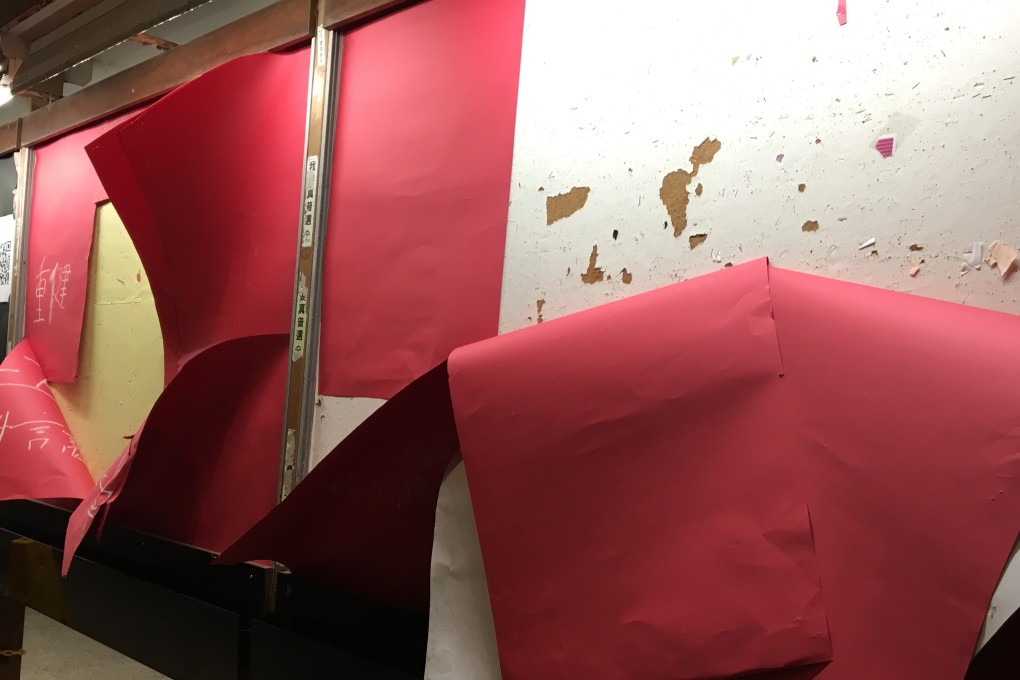 Students tried to stop management pair from leaving room until both agreed to a closed-door meeting