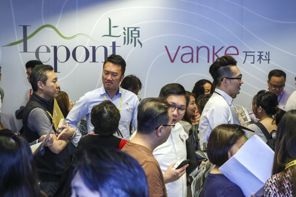 Prospective buyers lining up for the Le Pont flat sale in Cheung Sha Wan. Photo: Edmond So